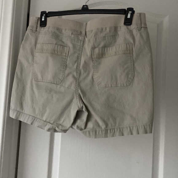 Gloria Vanderbilt Shorts - Picture 2 of 3